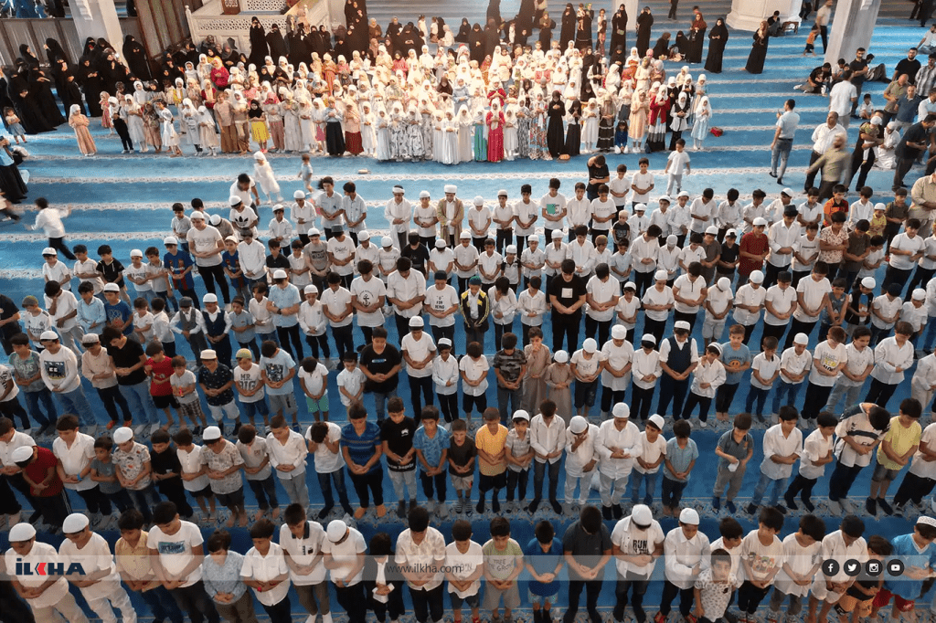 İstanbul'da yüzlerce çocuk "Hayat Namazla Güzeldir" etkinliğinde bir araya geldi