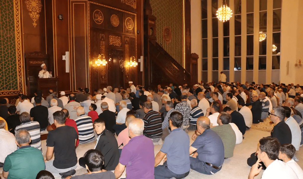 Hazreti Peygamber'in veladeti camilerde idrak edildi