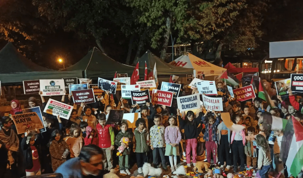 Sakaryalı minikler Filistinli kardeşleri için seslendi: “Çocuklar Ölmesin”