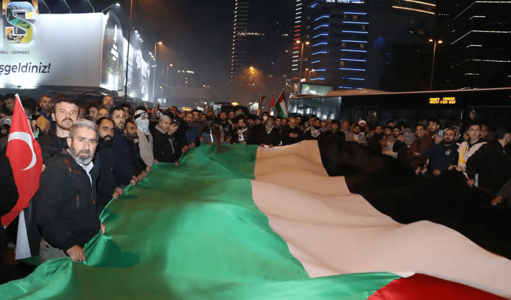 Siyonist işgal rejimi bütün dünyanın gözü önünde Gazze'de soykırım uyguluyor