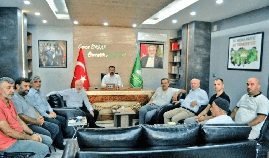 Tarsus Ashab-ı Kehf Platformu'ndan HÜDA PAR İlçe Başkanlığına ziyaret