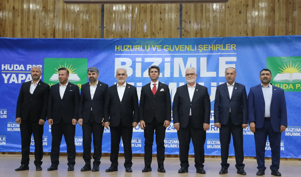 HÜDA PAR, 3 il ve 4 ilçenin belediye başkan adaylarını tanıttı