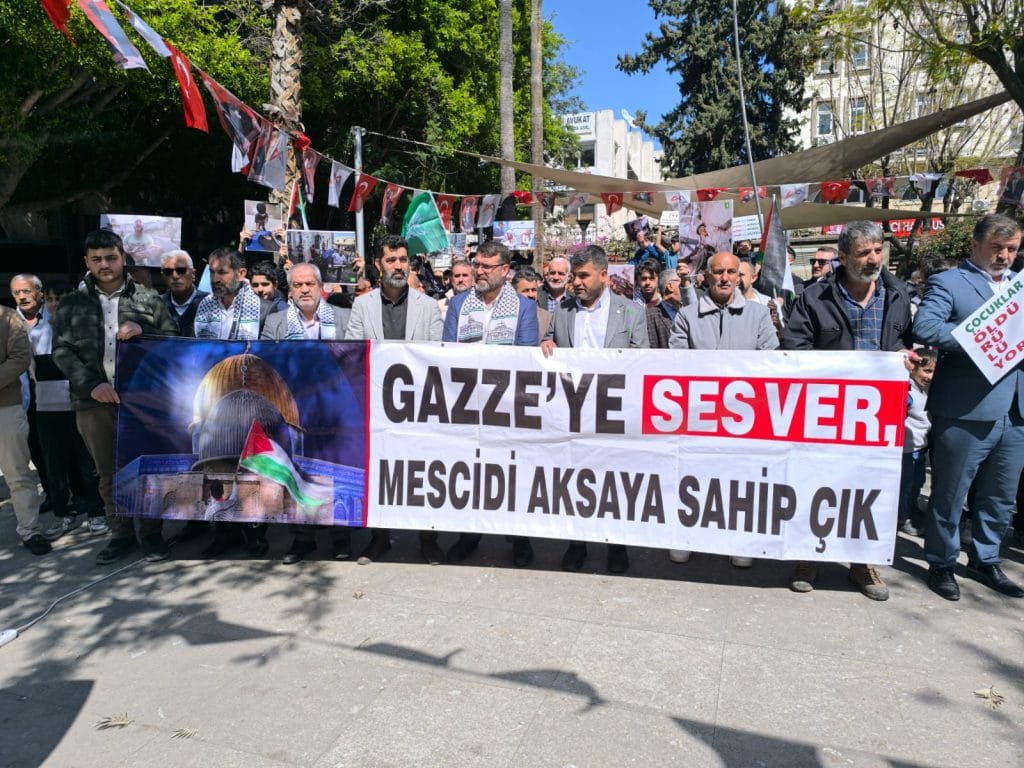 Mersin’de Gazze İçin Yürüyüş ve Basın Açıklaması: Peygamber Sevdalıları Vakfı’ndan Dayanışma Mesajı