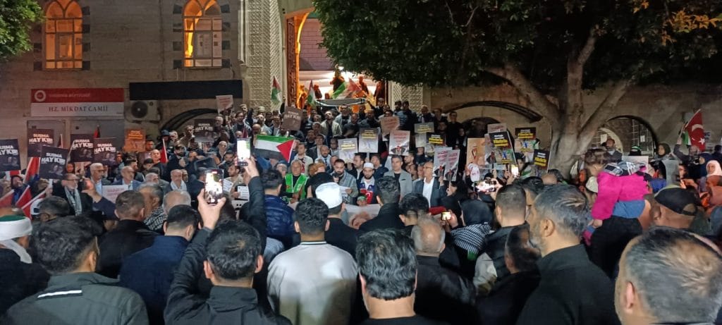 Mersin’de Gazze İçin Güçlü Bir Çığlık: “Gazze Ölüyor, Ayağa Kalk!”