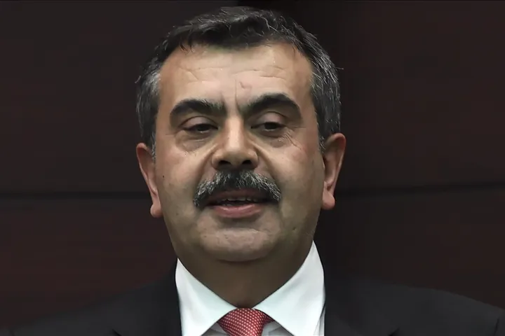 Bakan Tekin Duyurdu: 38 Bin Öğretmenin Görev Süresi Uzatıldı