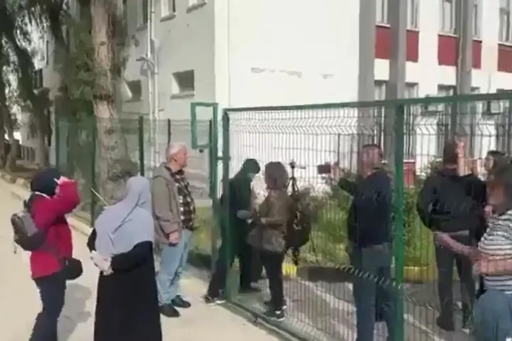 KKTC'de başörtülü öğrenciye engel