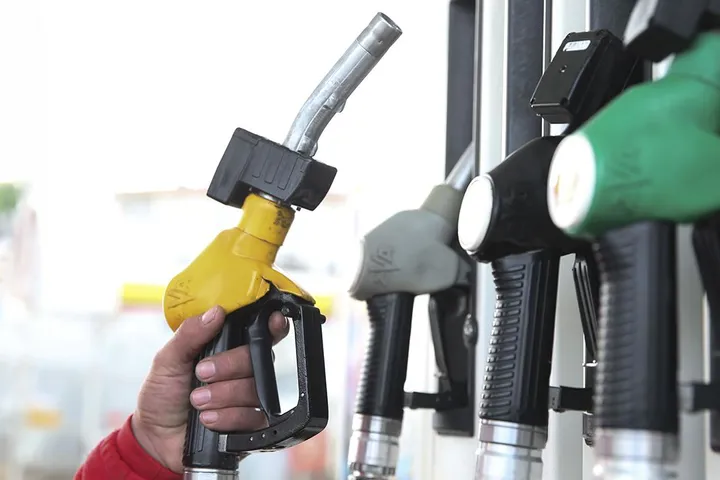 Benzine zam gelecekti: İptal edildi