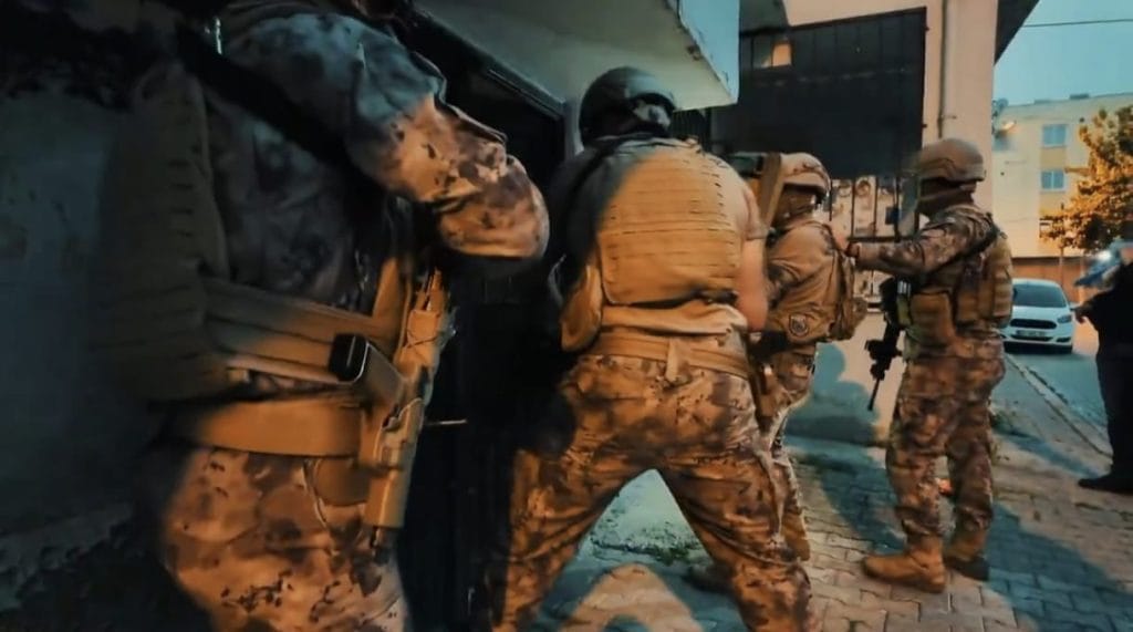 Mersin'de Siber Suç Operasyonu: 33 Şüpheli Gözaltında