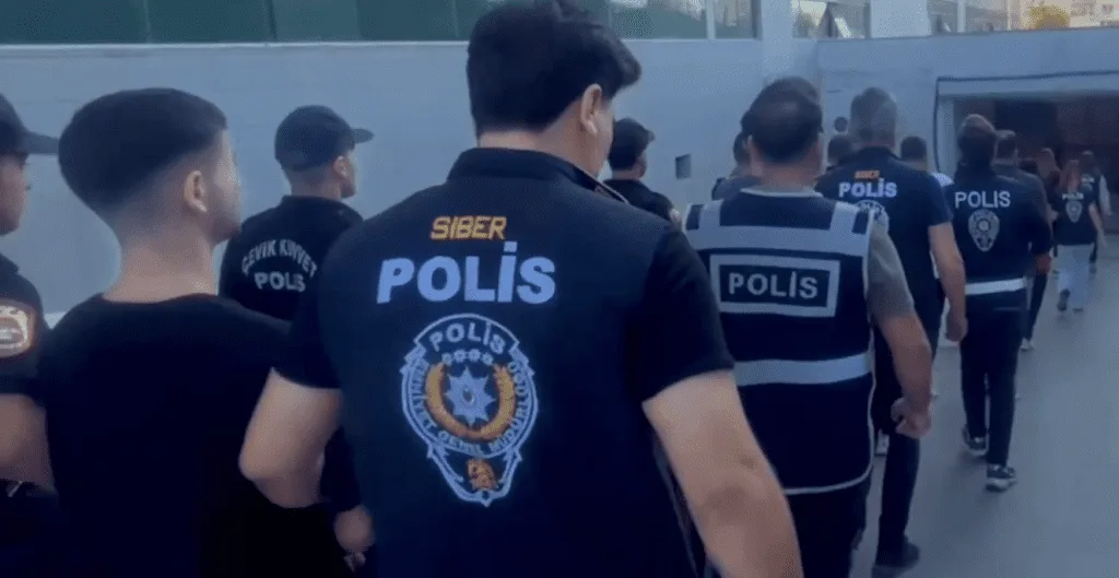 Mersin’de Siber Dolandırıcılara Eş Zamanlı Operasyon: 10 Şüpheli Yakalandı