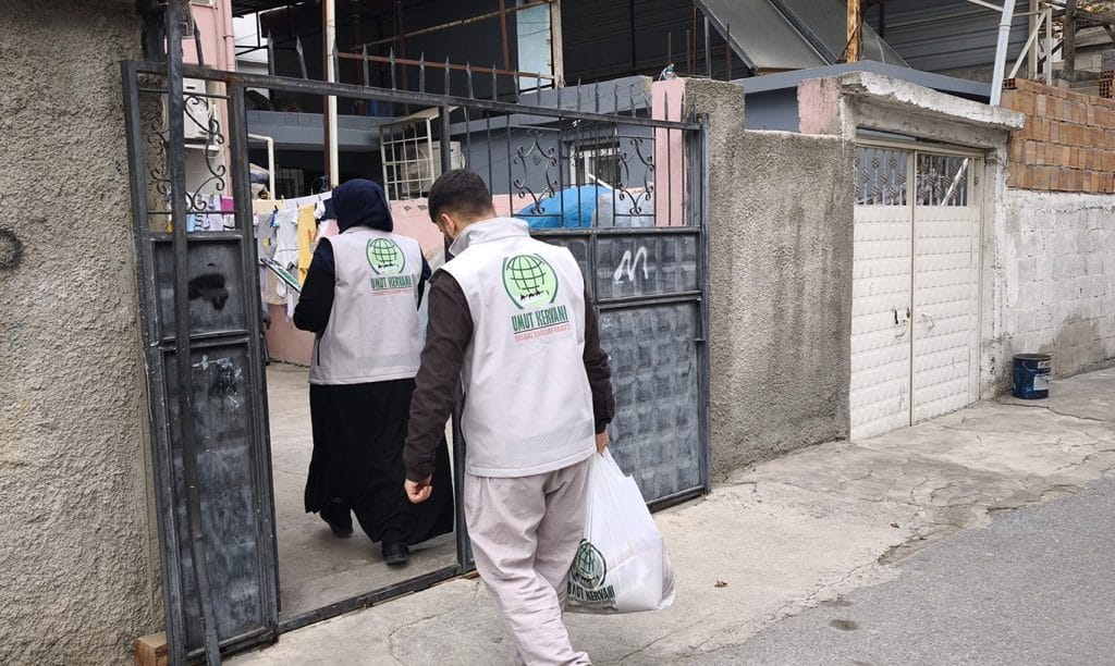 Tarsus Umut Kervanı’ndan Regaib Kandili vesilesiyle gıda yardımı